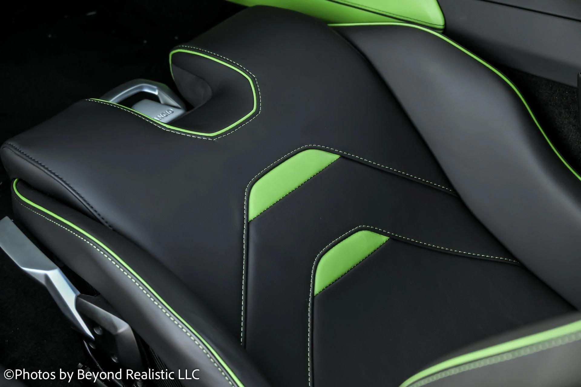 mph028_2599360920_Used_2024_Lamborghini_Huracan_EVO_Spyder_1759824953_4dd3017909