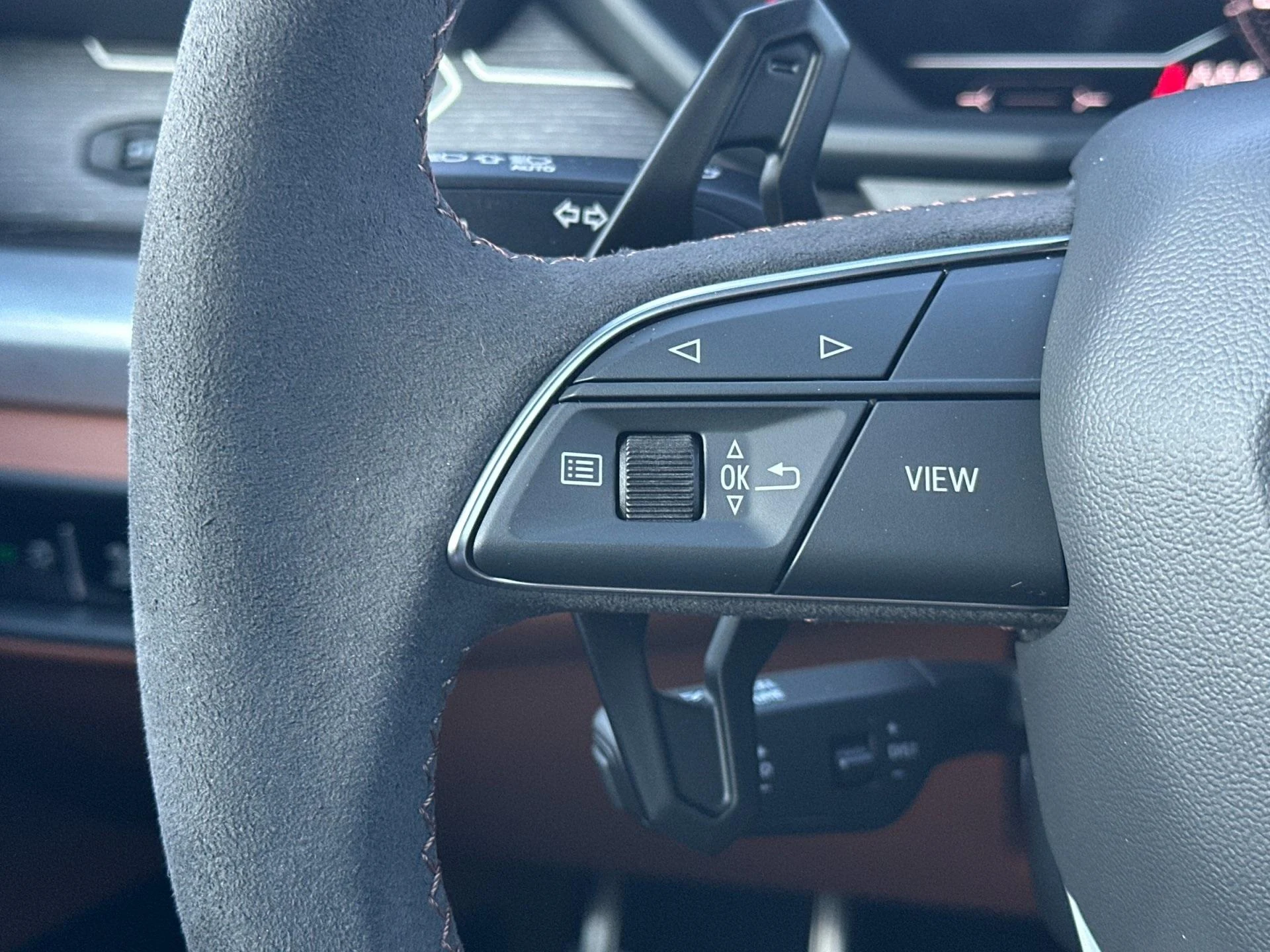 mph028_2607467497_New_2025_Lamborghini_Urus_SE_1765357693_9451a45bba