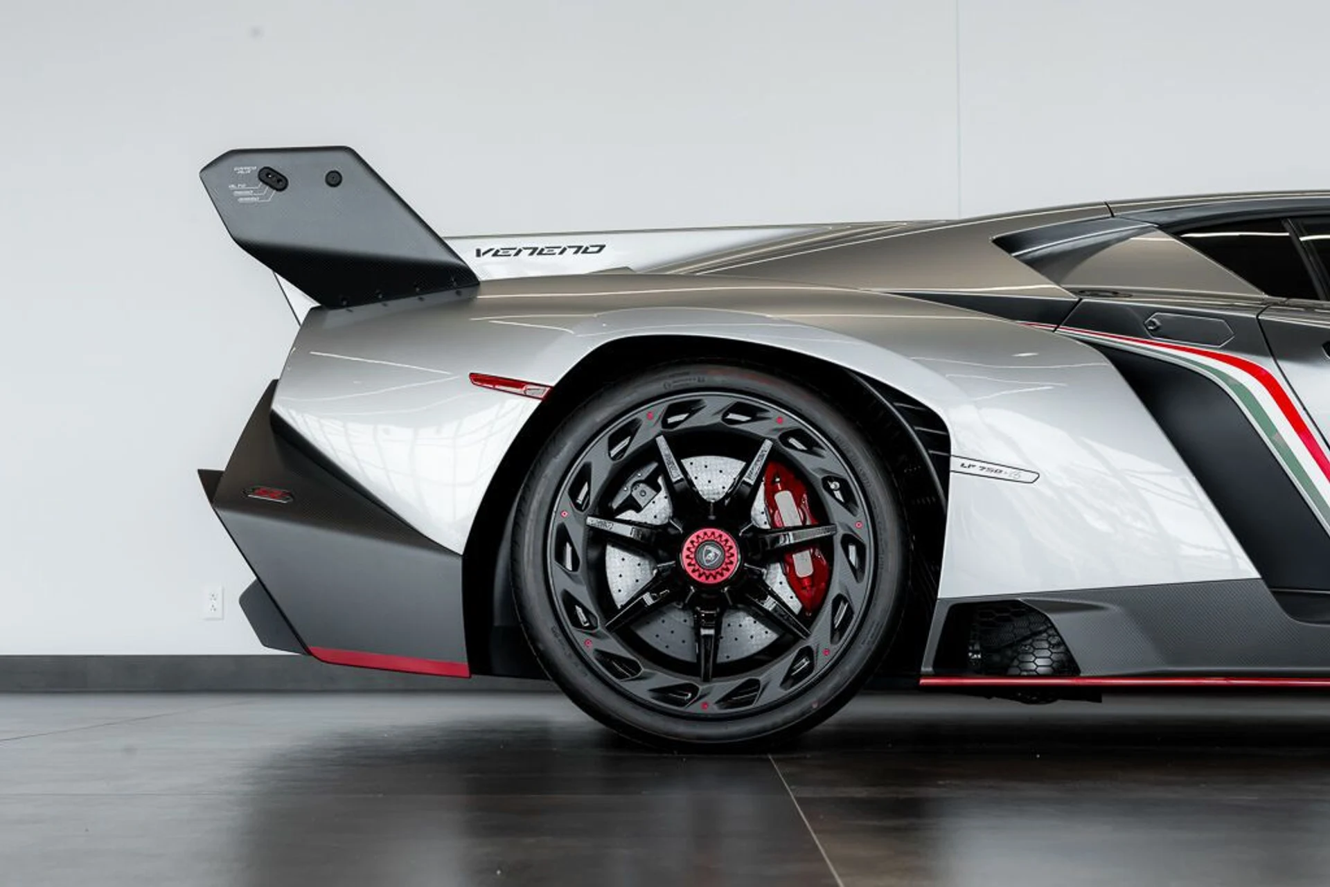 mph028_2607777540_lamborghini_veneno_2014_jpg_v_1779988126_a79df212f2