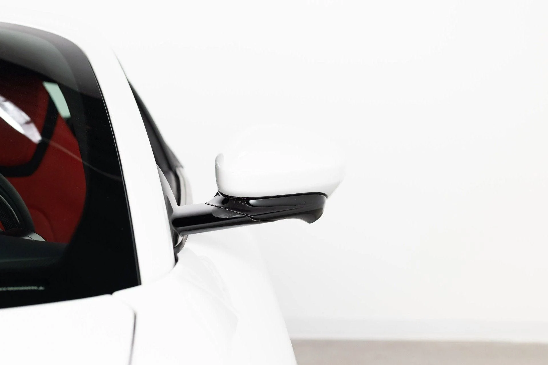 mph028_2612268424_Used_2024_Ferrari_Roma_1777368617_53e27f77da