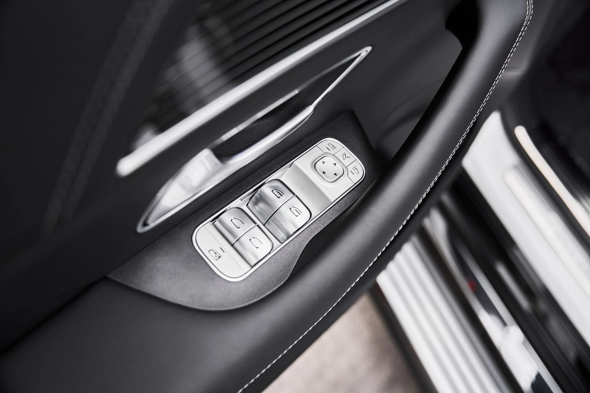 mph028_2614104335_Used_2026_Mercedes_Benz_GLS_Maybach_GLS_600_1777160239_4a7f9f8925