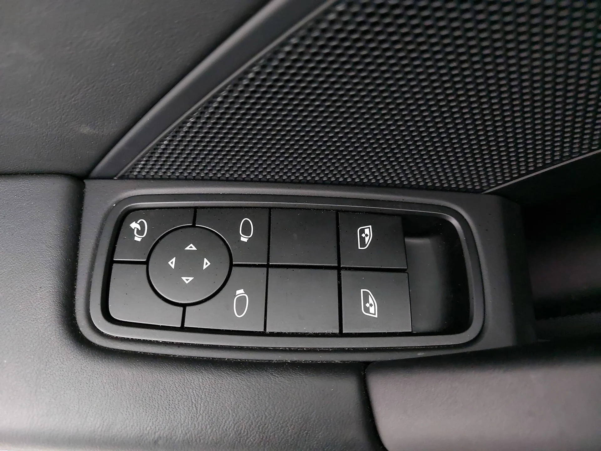 mph028_2620527880_df56c3719f5b83a8f751573b35e2e3b4x_0d1f457425