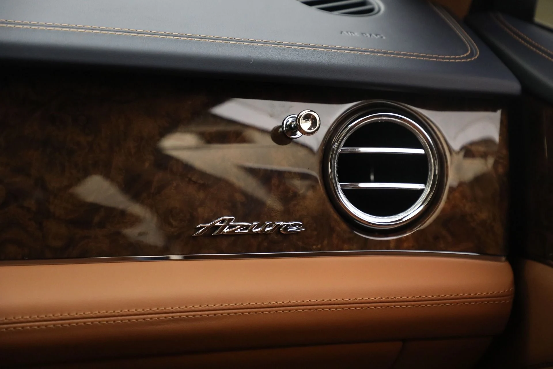 mph028_2621200128_New_2025_Bentley_Bentayga_Azure_V8_1762363227_1677d555d4