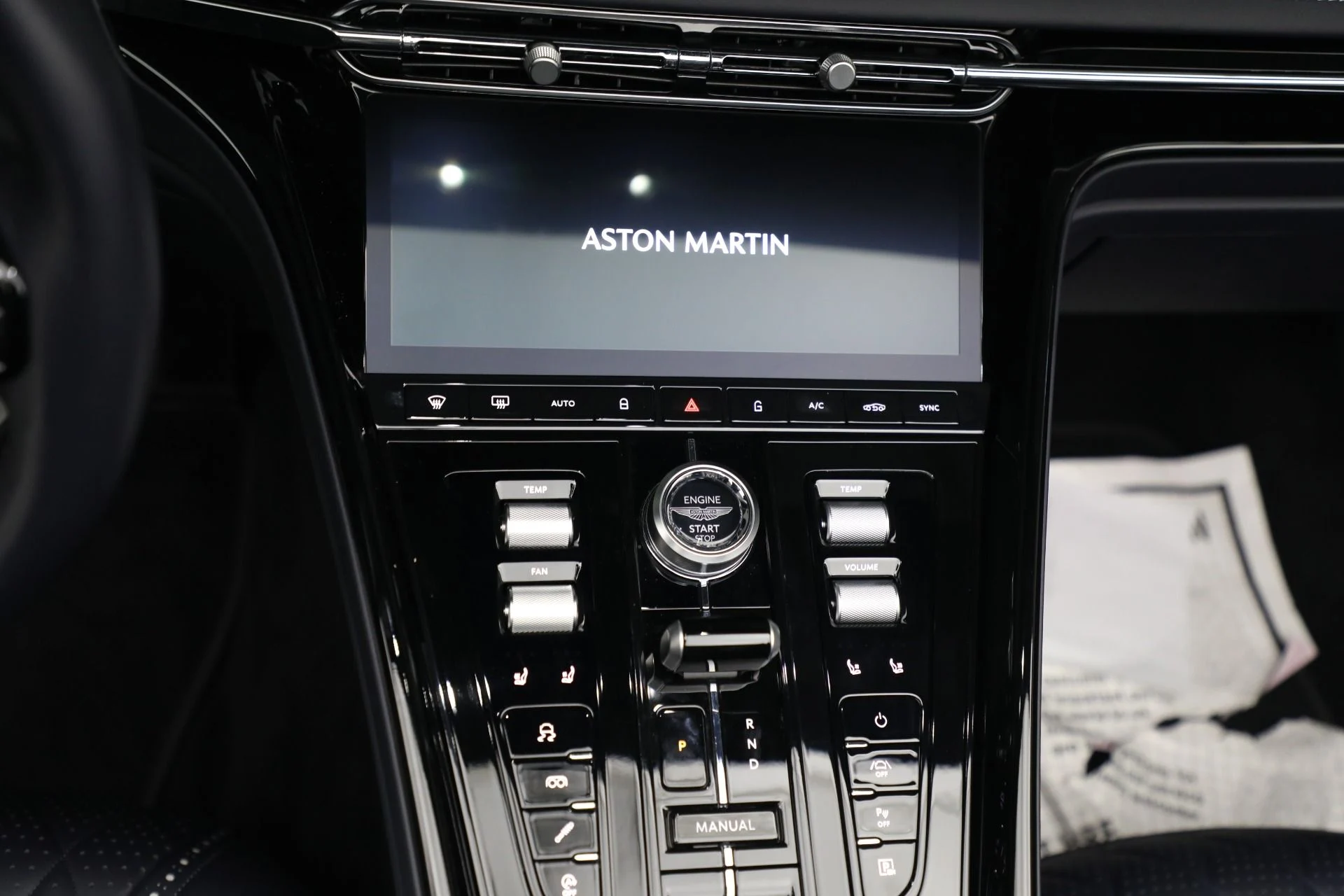 mph028_2625138778_Used_2024_Aston_Martin_DB_12_Volante_2c97482005