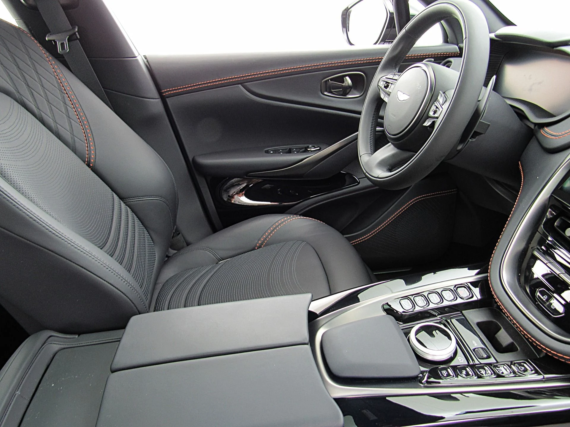 mph028_2631967119_Used_2023_Aston_Martin_DBX_f662d9f3b9
