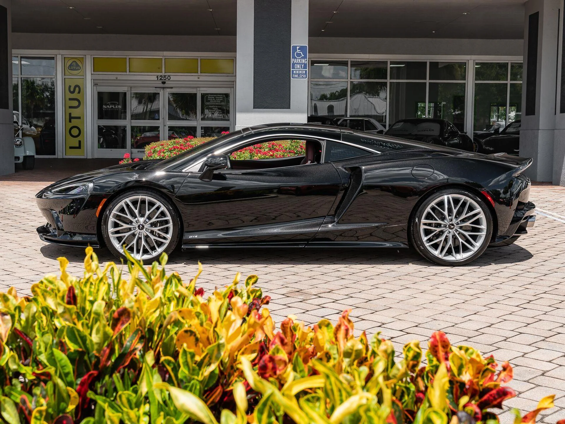 mph028_2647198337_Used_2025_Mc_Laren_GTS_Performance_1784923331_a208ac3535