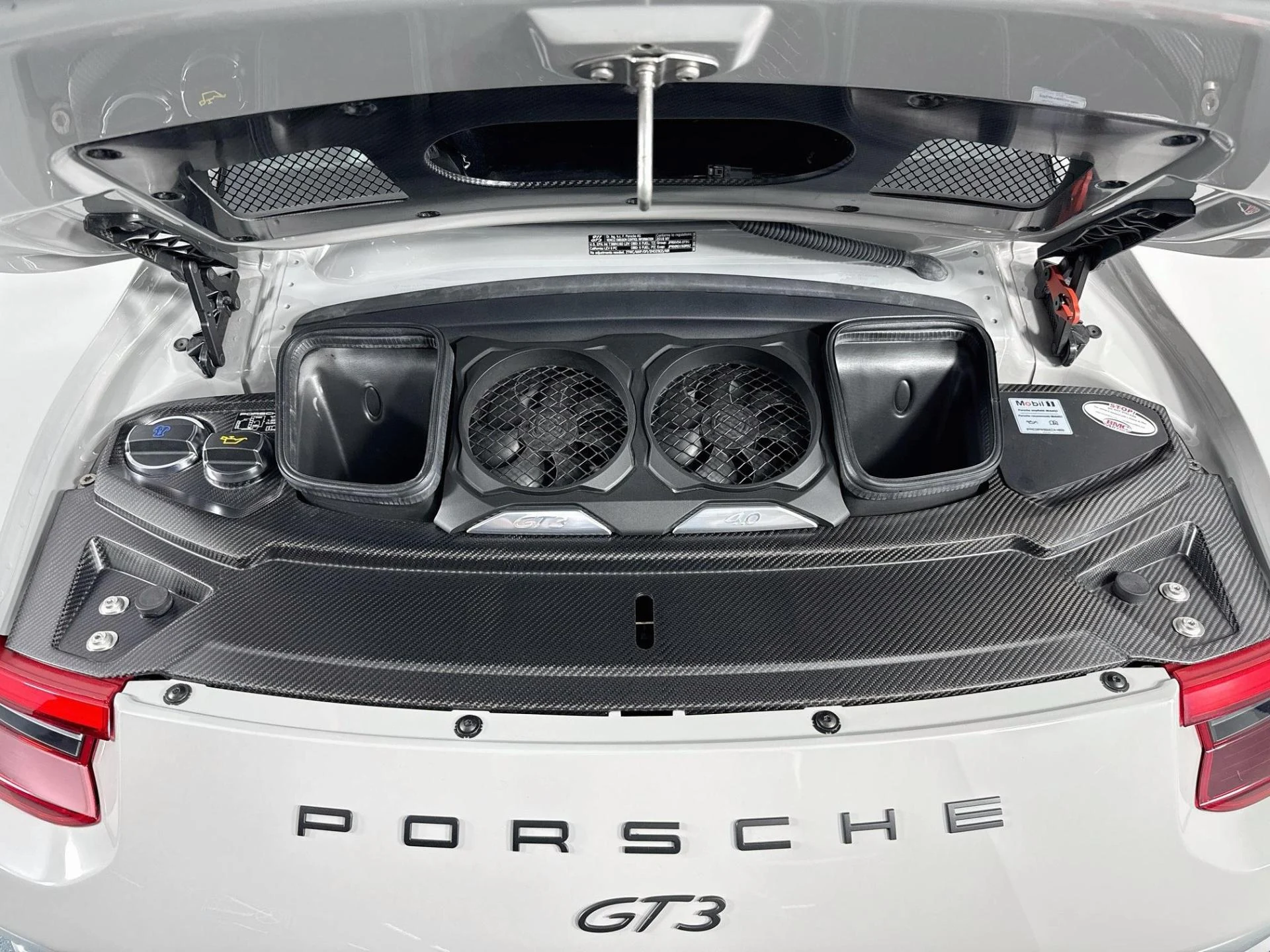 mph028_2660533386_Used_2018_Porsche_911_GT_3_1787596685_994c92f704