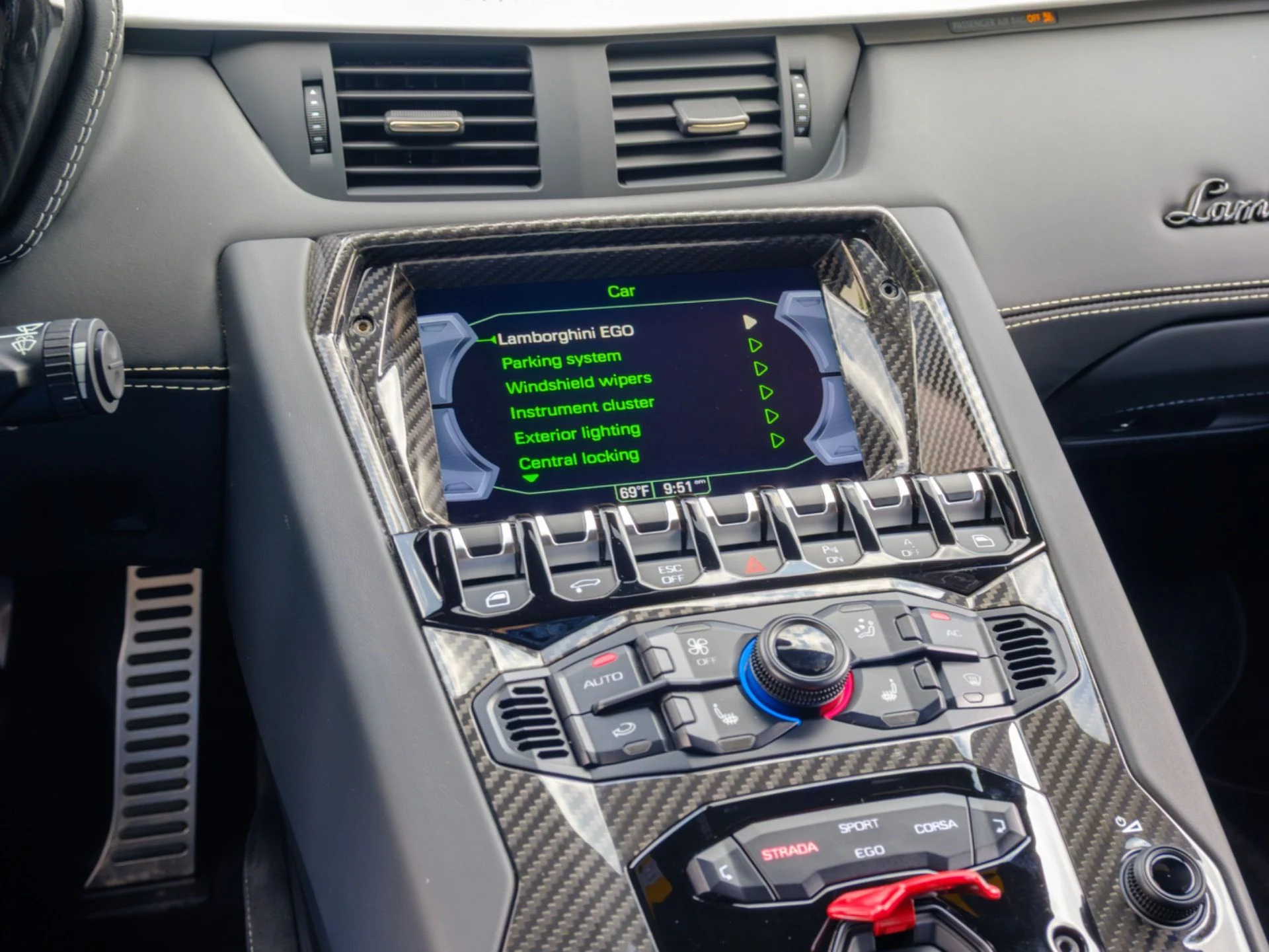 mph028_26609776_Used_2018_Lamborghini_Aventador_S_1778520653_c22a333899