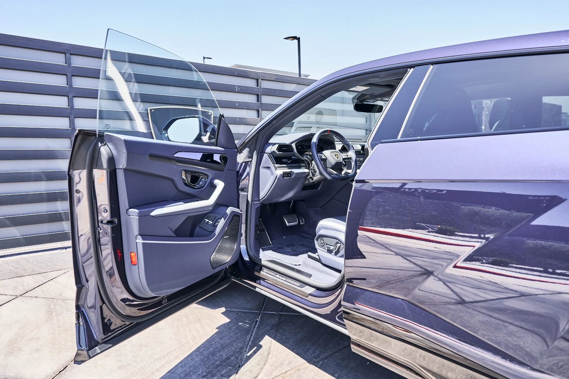 mph028_2661290644_Used_2025_Lamborghini_Urus_SE_1780417771_351d9784fd
