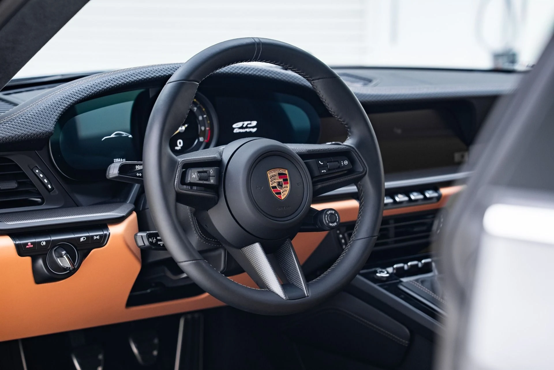 mph028_2661568770_Used_2024_Porsche_911_GT_3_Touring_1765917490_962fe151ef