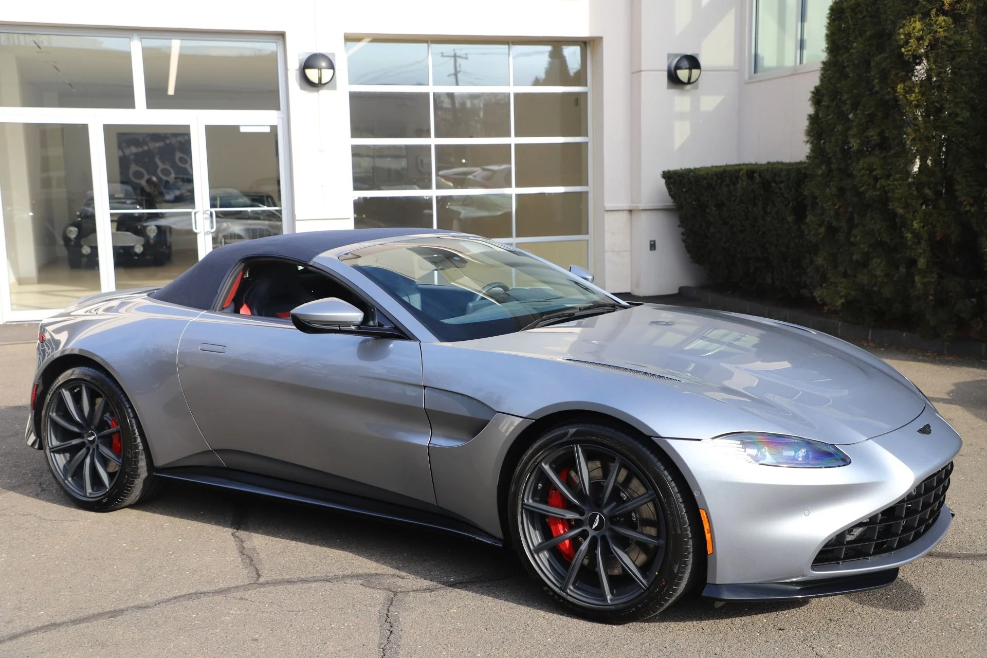mph028_2682384063_Used_2021_Aston_Martin_Vantage_Roadster_1610739854_aebc97a16a