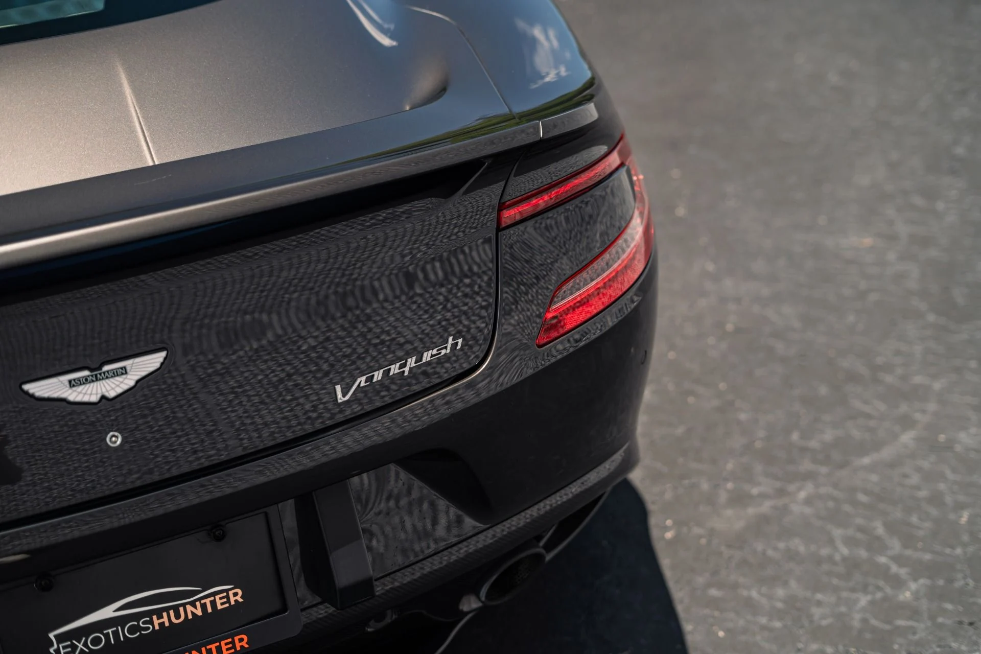 mph028_2694864312_Used_2014_Aston_Martin_Vanquish_Carbon_Exterior_Package_1782856406_b15c61e281