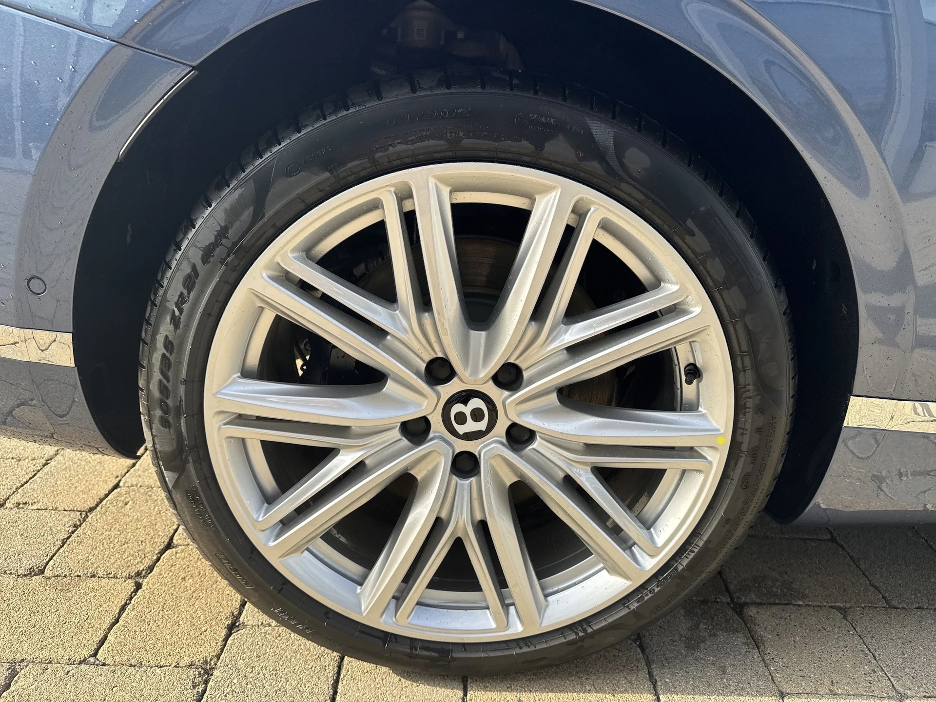 mph028_2696245961_ed035d62546ed86799bd08c1f638dc16x_05d02ac092