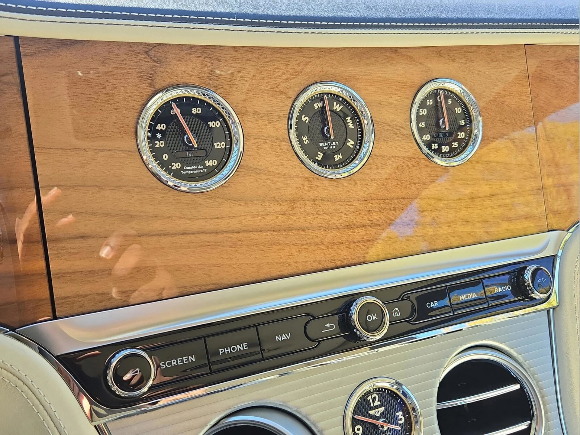 mph028_2698882116_be37cb797f3ed5ca27d1f7c5e934ed4dx_69bc2f9897