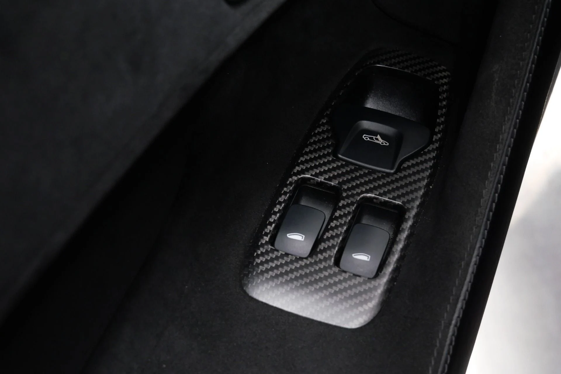 mph028_2705028014_Used_2019_Mc_Laren_600_LT_Carbon_Packs_1_and_2_Bowers_and_Wilkins_Audio_Ultra_Lightweight_Wheels_1767975670_59bb2fdfdb