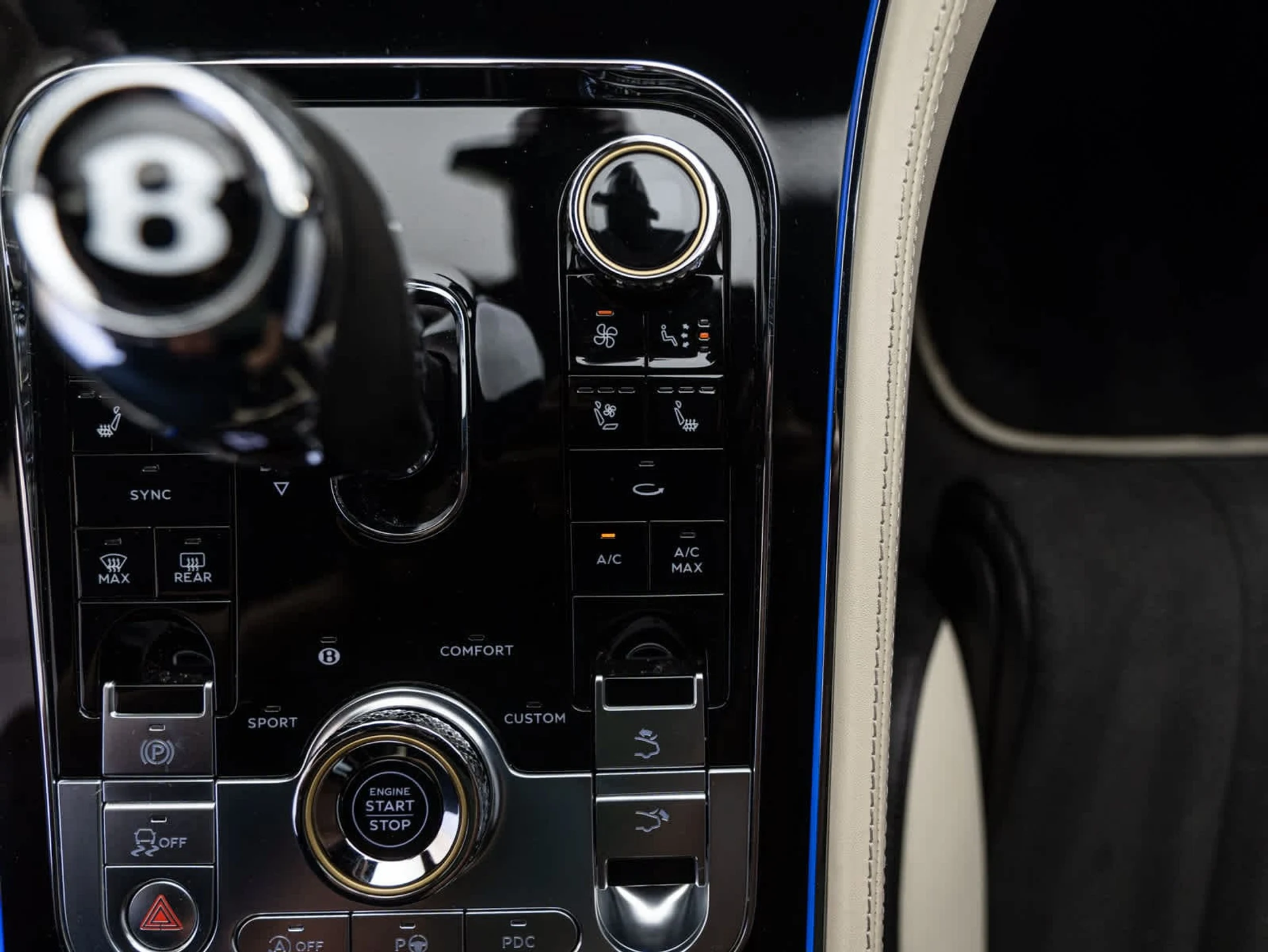 mph028_2714537938_5af02c571af74f6f83d8532cb89b8108x_0169549fac