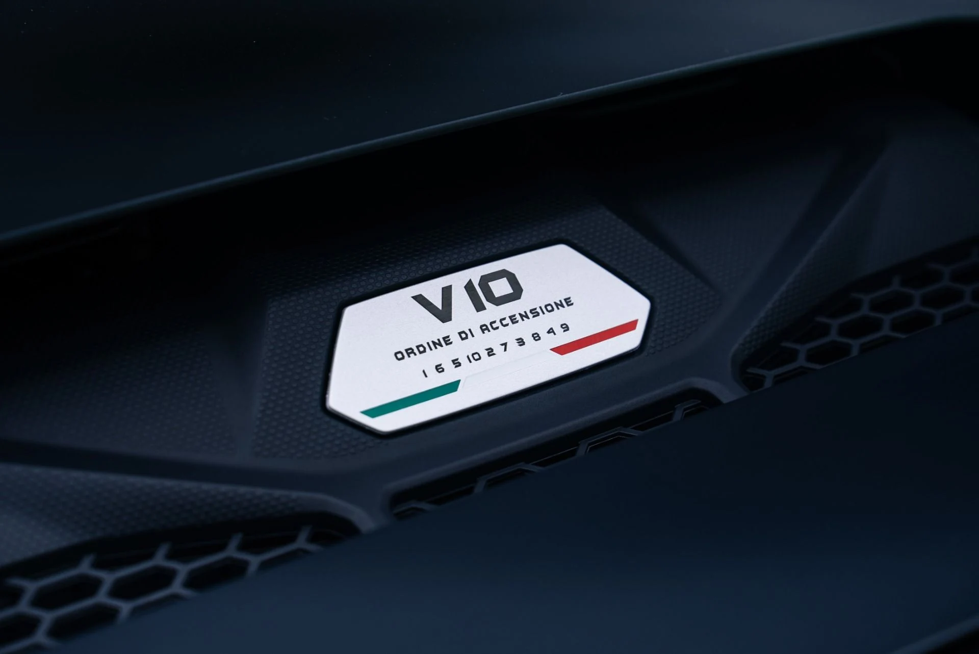 mph028_2719338258_Used_2023_Lamborghini_Huracan_EVO_1765473040_a3da16480e