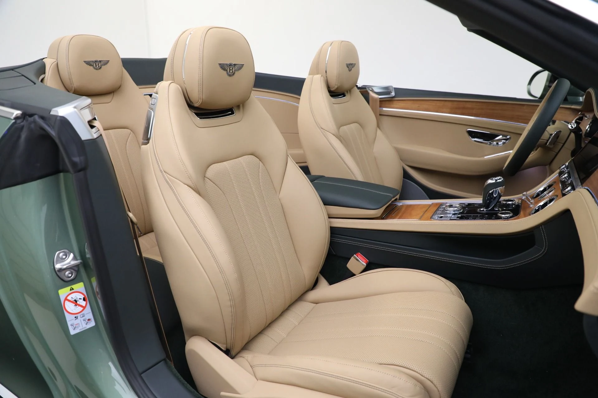 mph028_2723820596_New_2024_Bentley_Continental_GTC_V8_196d5bc5b3