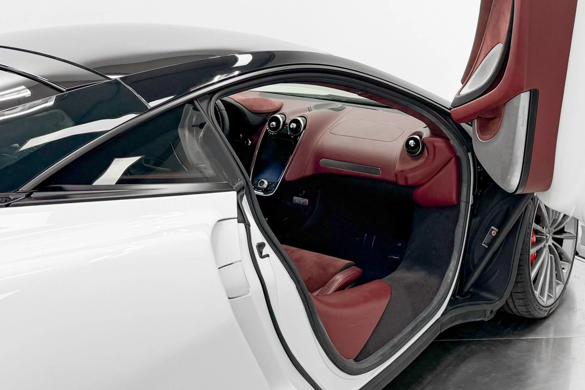 mph028_2724378064_Used_2021_Mc_Laren_GT_Leather_and_Alcantara_Interior_Bowers_and_Wilkins_Audio_1785172366_a081b1a5d9