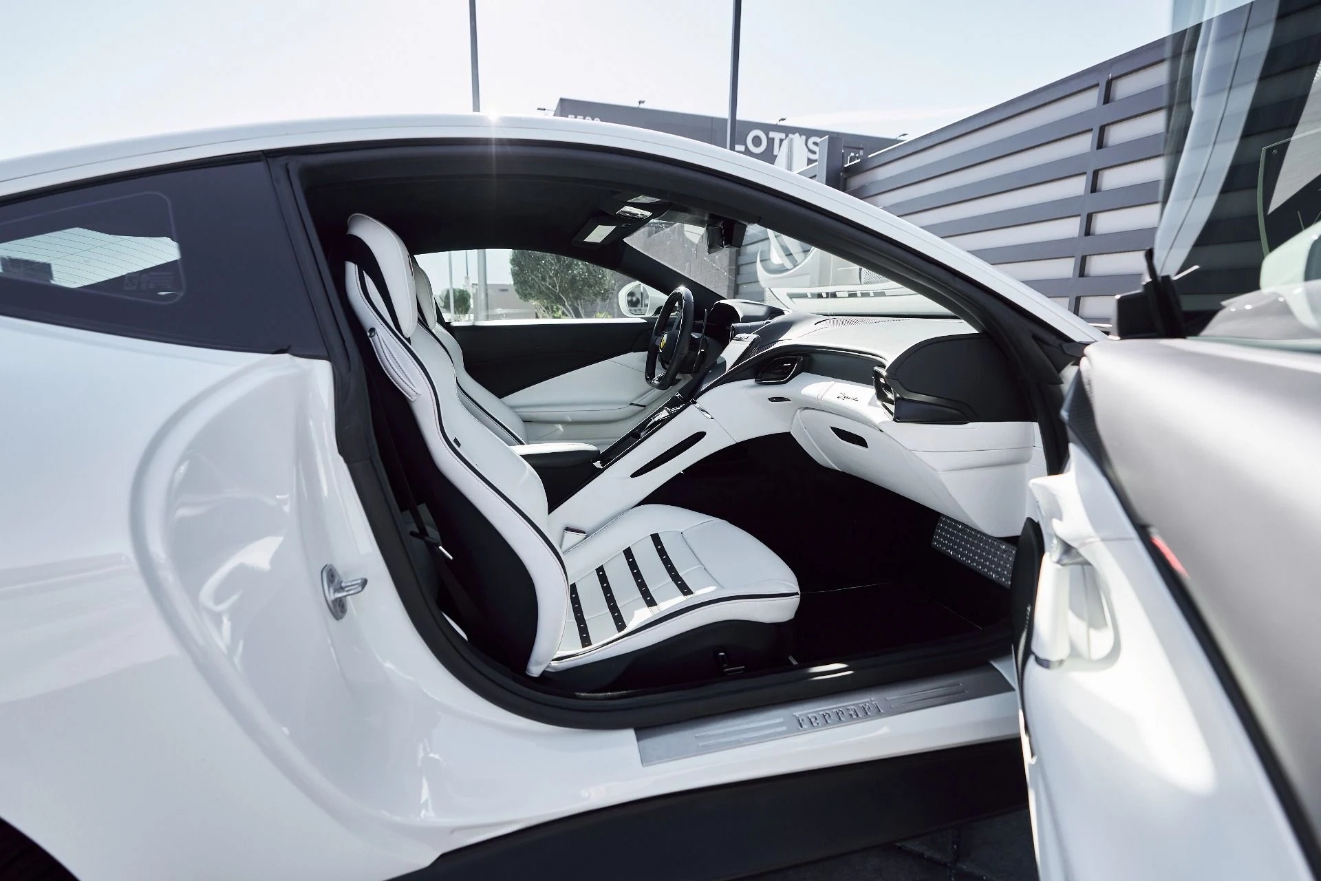 mph028_2727415301_Used_2022_Ferrari_Roma_Base_1764637217_4985ed5224