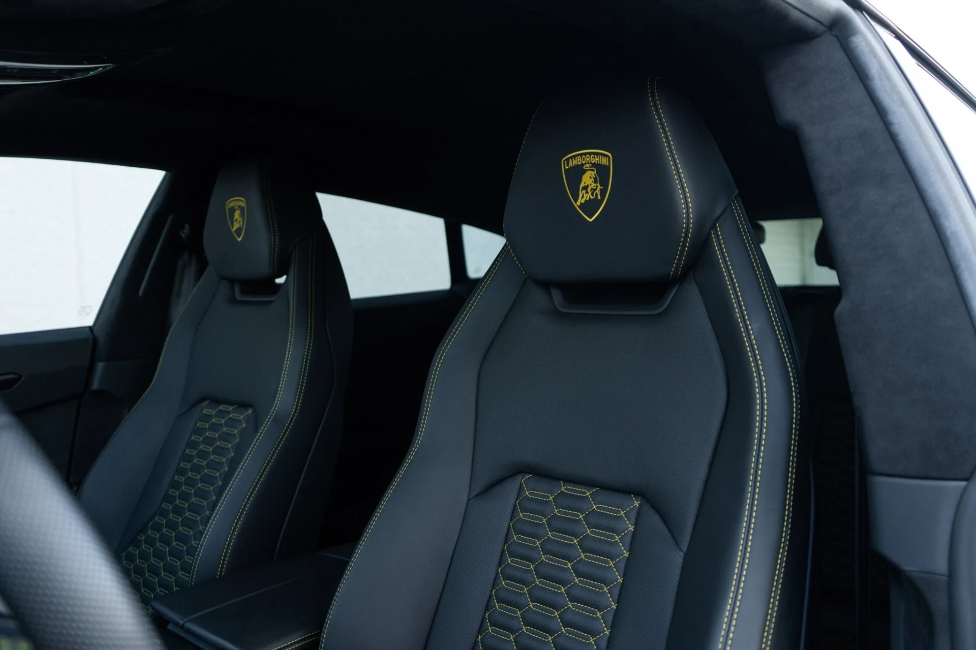 mph028_2737849171_Used_2021_Lamborghini_Urus_1770744627_045c3c38e9