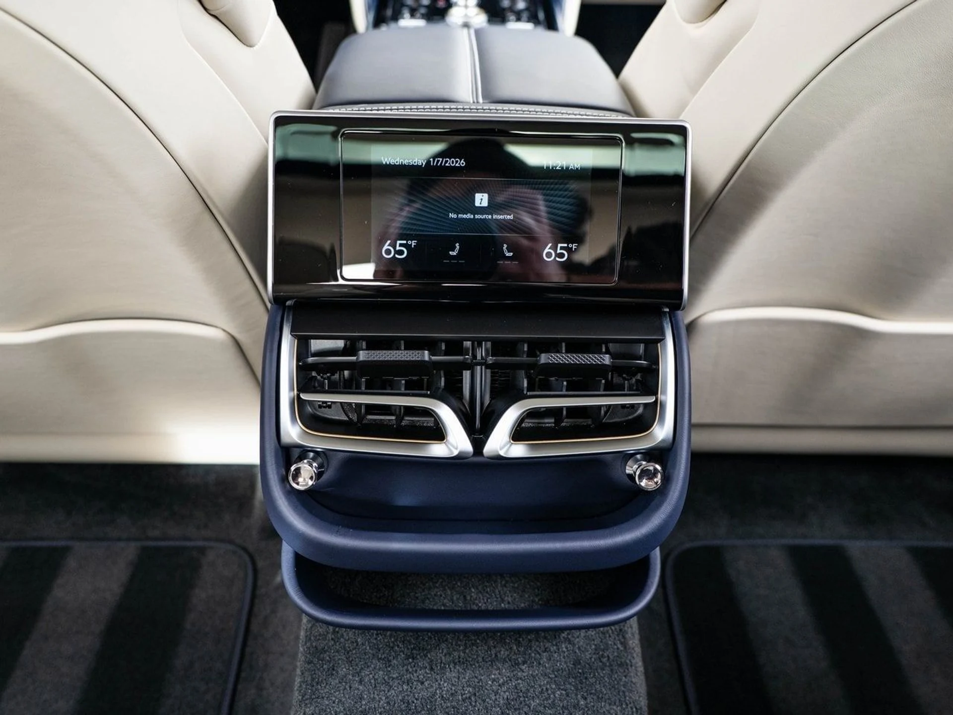 mph028_2773565736_451a4c4d361547b6734156f70c1c2ee8x_924bf7b979