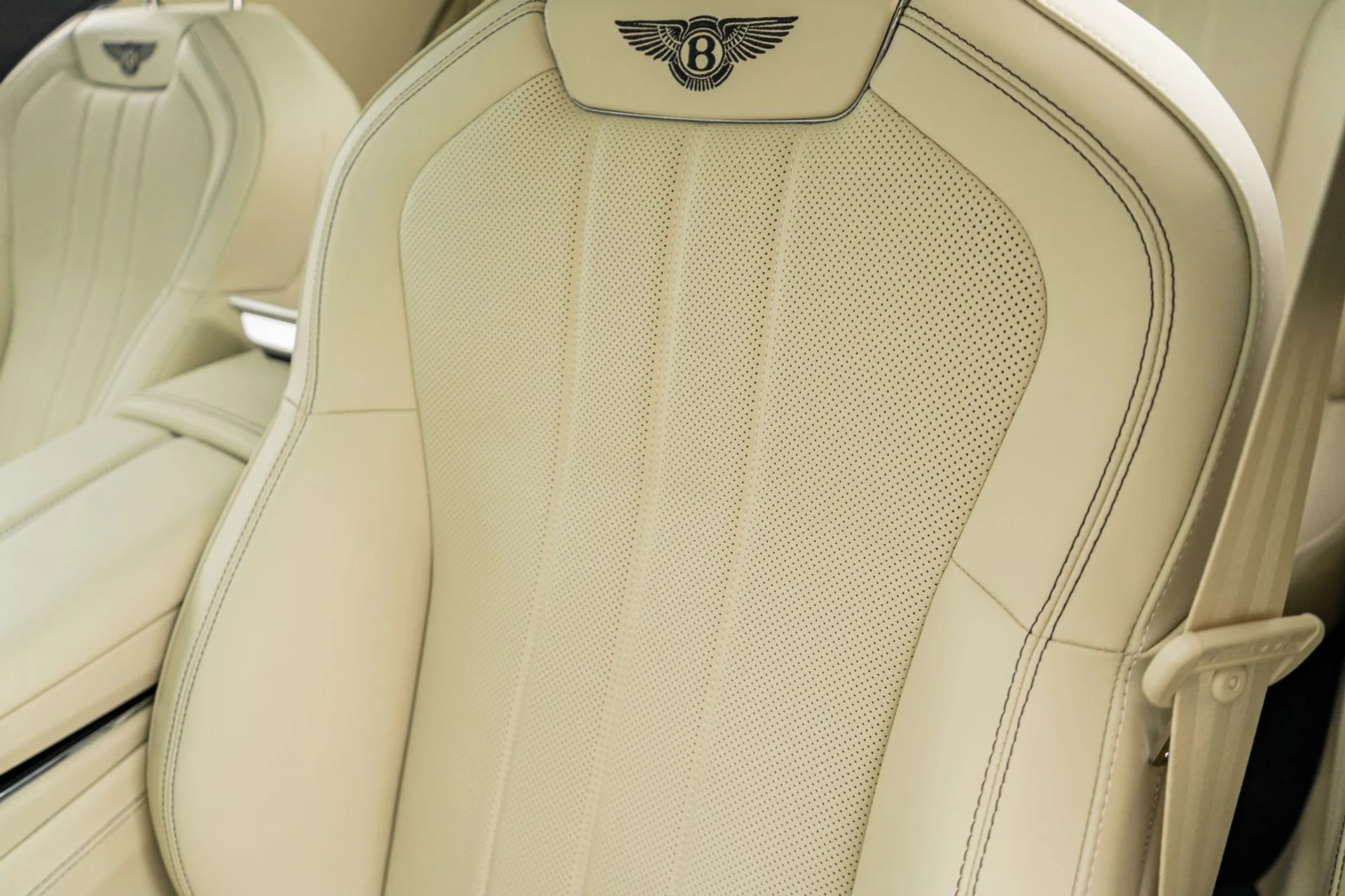 mph028_2777949678_bea38089_06e1_4bee_a980_21641d67ab61_201746a36f