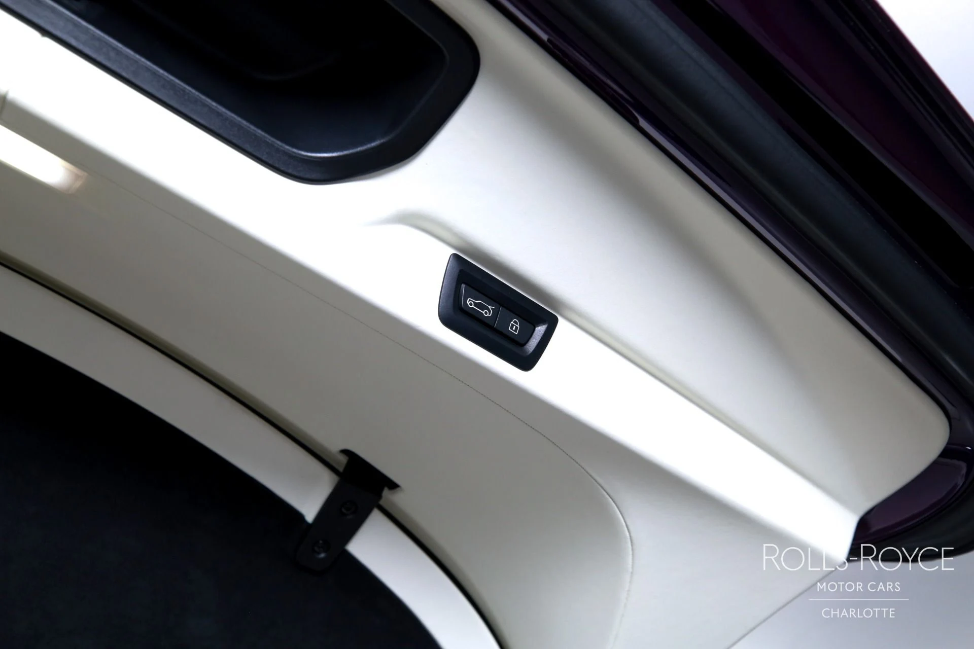 mph028_2779506374_Used_2025_Rolls_Royce_Cullinan_1751556897_7007459064