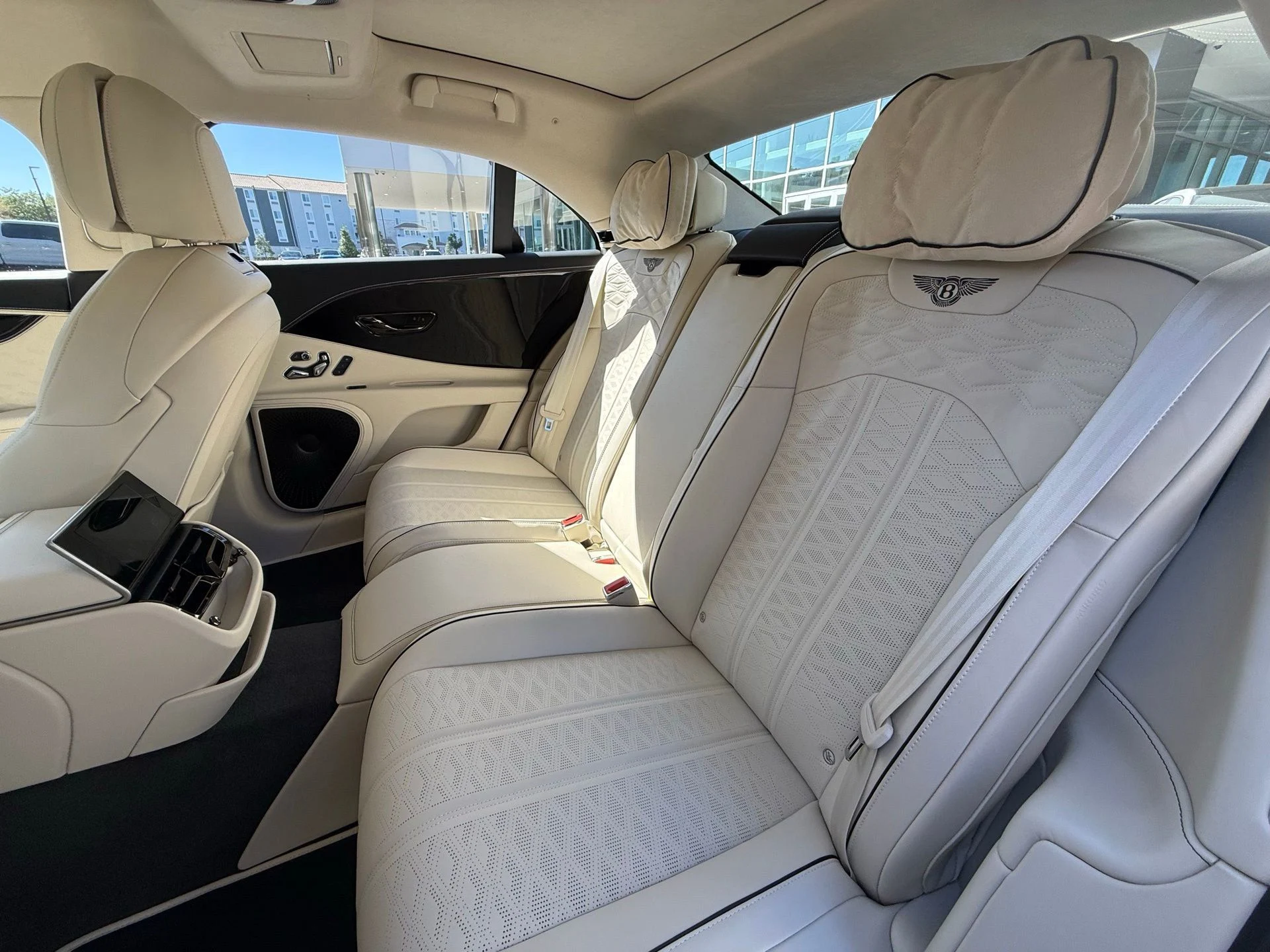 mph028_2781051088_f134f769f3fa462f87d6dcf52d1cb93d_e867c7d7b7