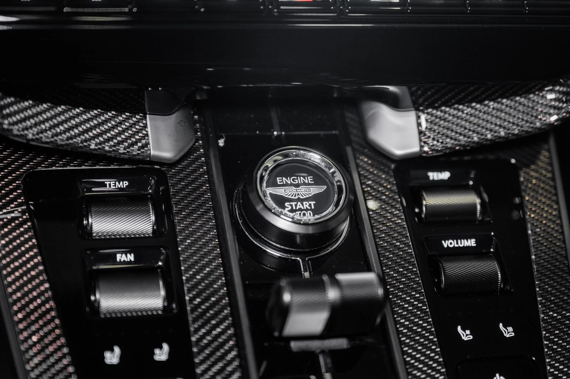 mph028_2783624348_New_2027_ASTON_MARTIN_VANQUISH_1787330062_e292c3ce86