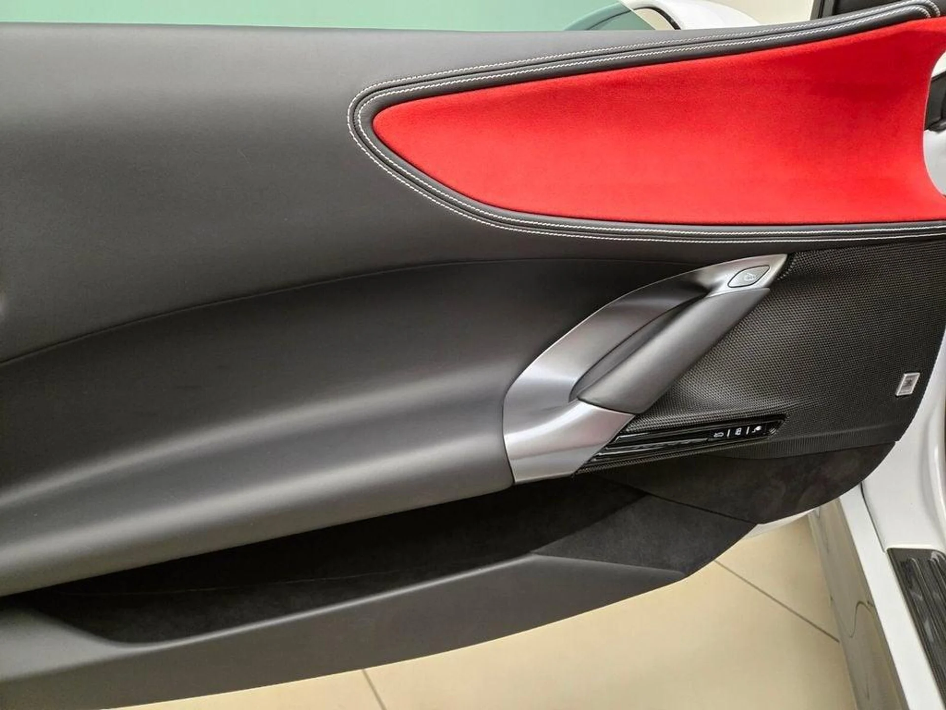 mph028_2795958373_Used_2023_Ferrari_SF_90_Spider_1775896795_3edbcd1565