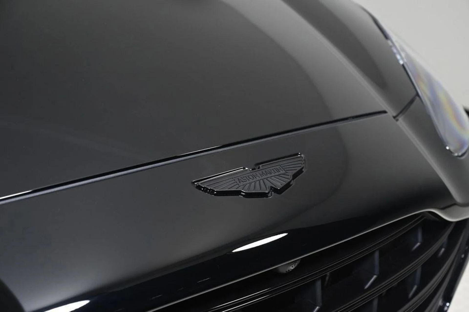 mph028_2806941436_new_2025_aston_martin_dbx_707awd_11350_22854625_28_1024_efac612926