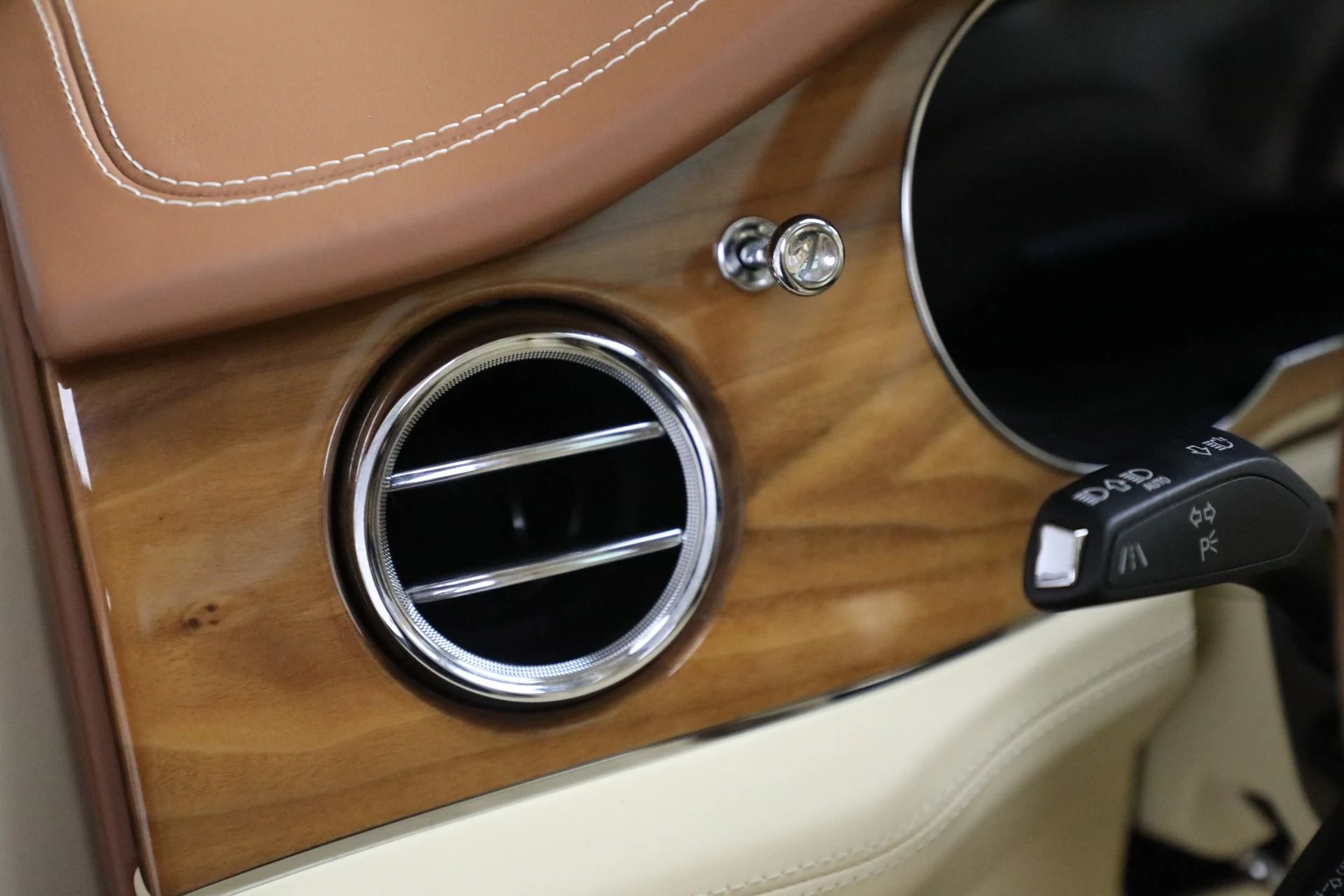 mph028_2810729436_Used_2023_Bentley_Bentayga_V8_1fdd3aecd9