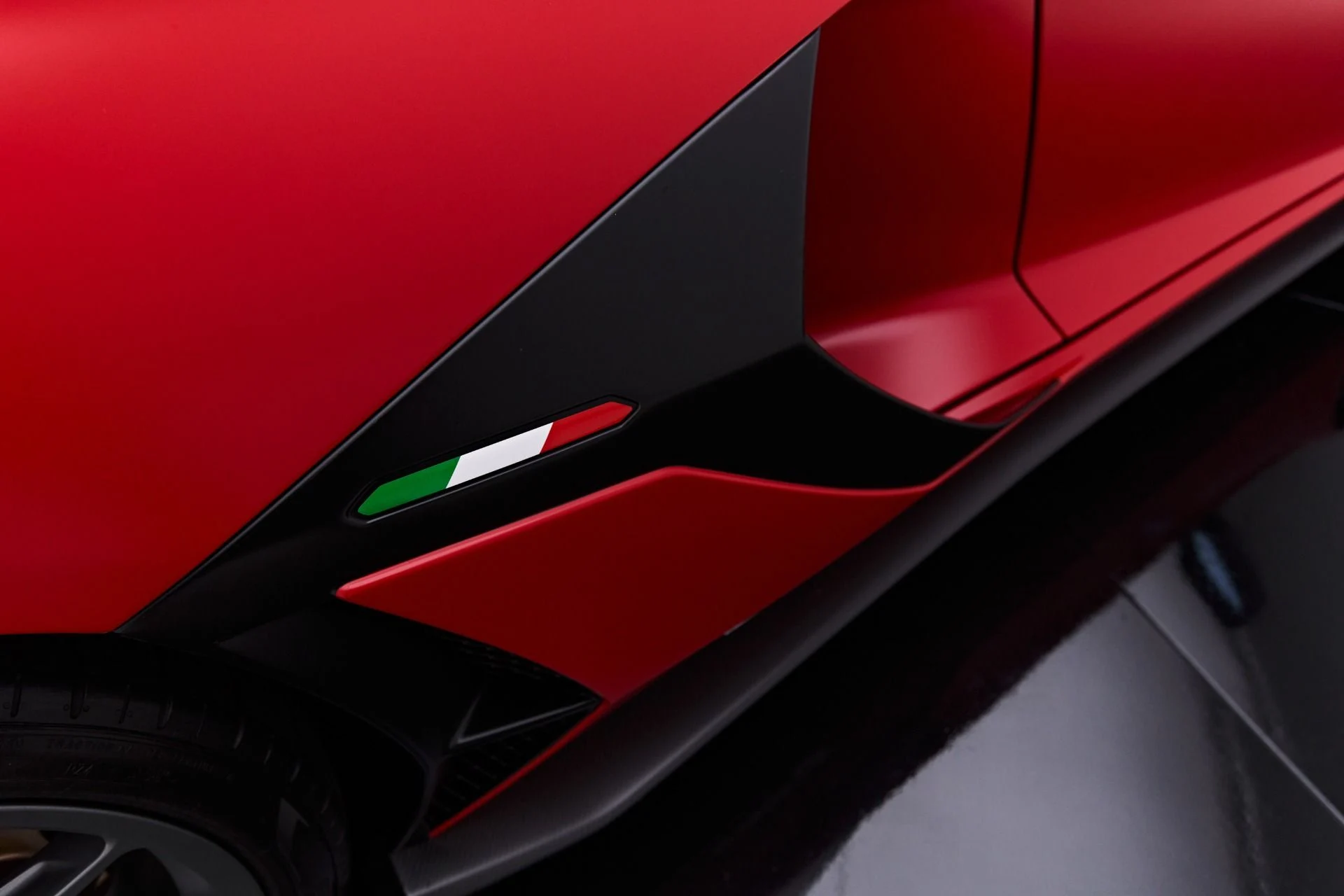 mph028_2811616419_Used_2019_Lamborghini_Aventador_SVJ_Base_1660667507_2f4615179f