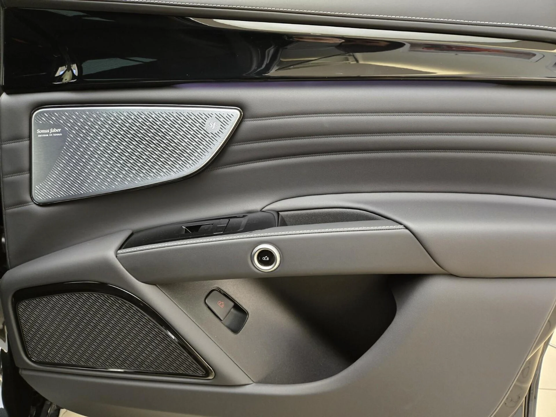 mph028_2812449345_Used_2025_Maserati_Grecale_Folgore_1765003993_7083126a43