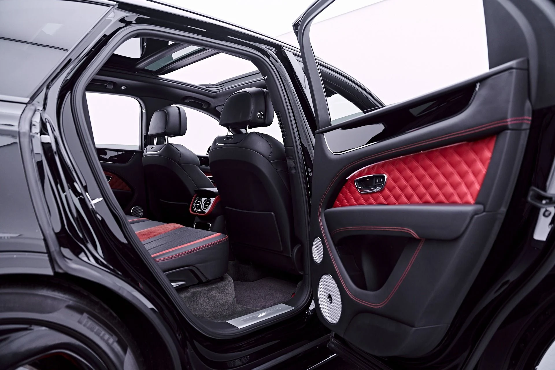 mph028_2840334828_Used_2023_Bentley_Bentayga_S_1782967321_b3751339ef