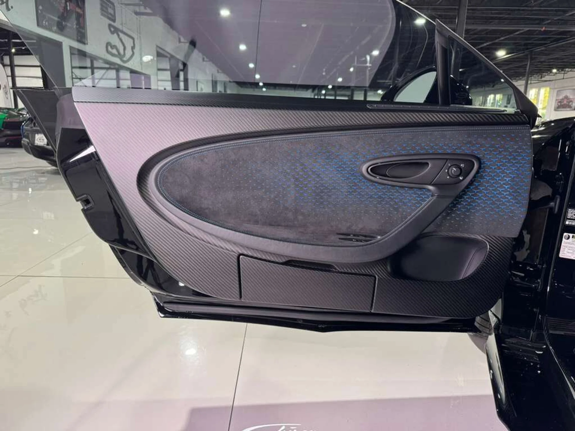 mph028_2850449484_68714d12c7c0e54c6f8f31661ede78cd_02ee1a55c2