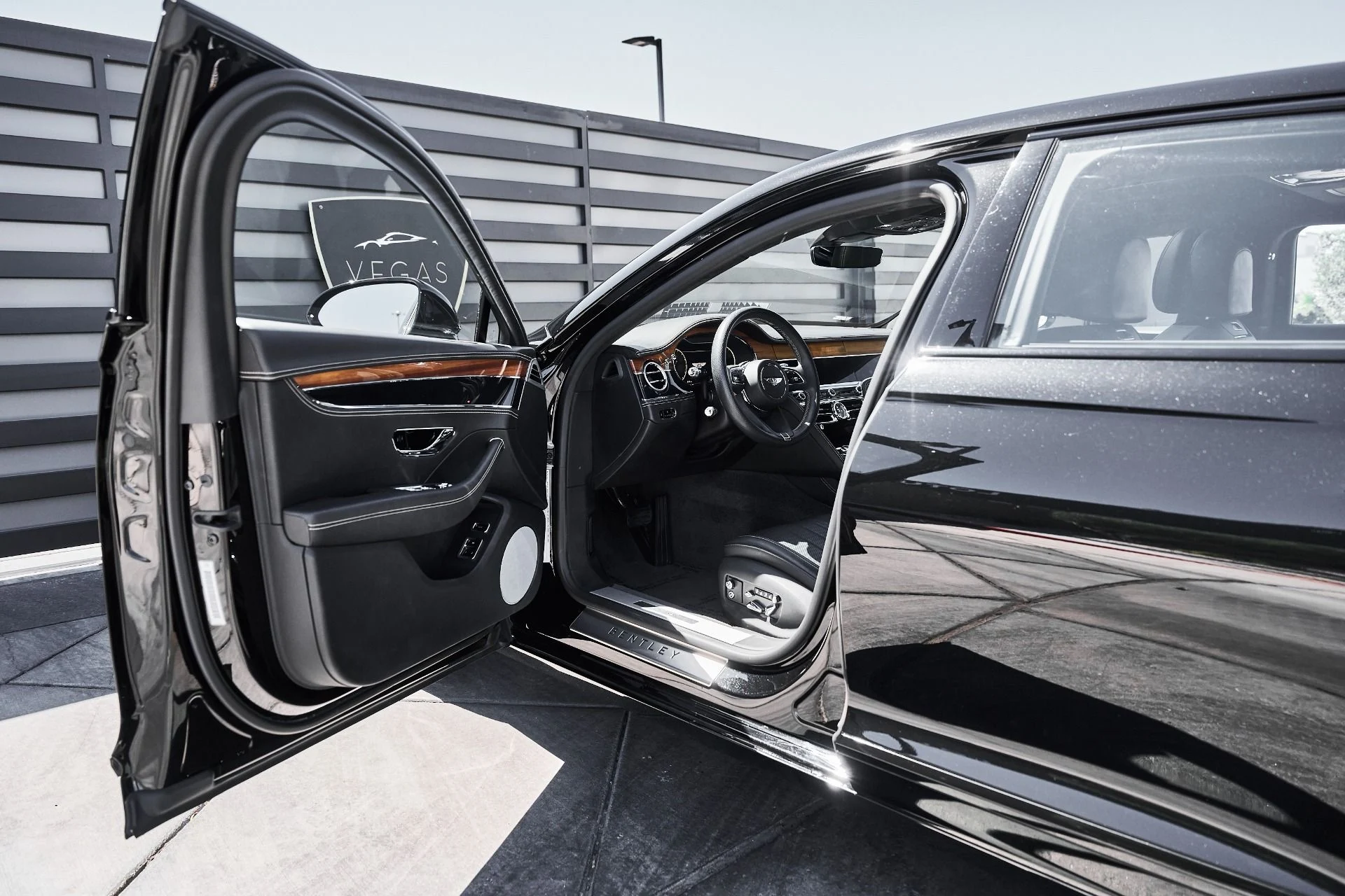 mph028_2859772542_Used_2024_Bentley_Flying_Spur_1782150665_76231e3cc2
