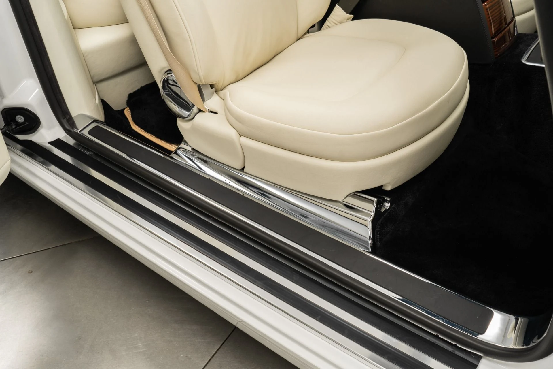 mph028_2861631192_Used_2008_Rolls_Royce_Phantom_Drophead_Coupe_Teak_Decking_Stainless_Bonnet_1780339567_ee15a950bf