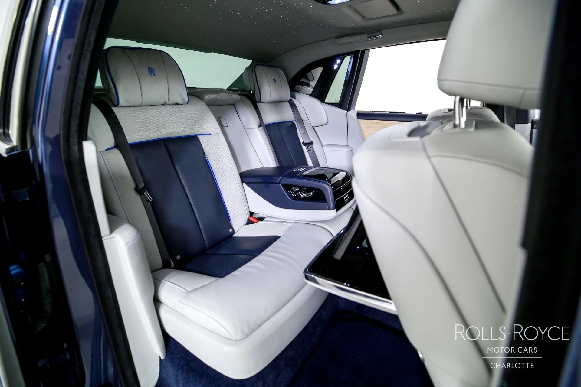 mph028_2869255021_Used_2019_Rolls_Royce_Phantom_1757714509_b3d5607d37