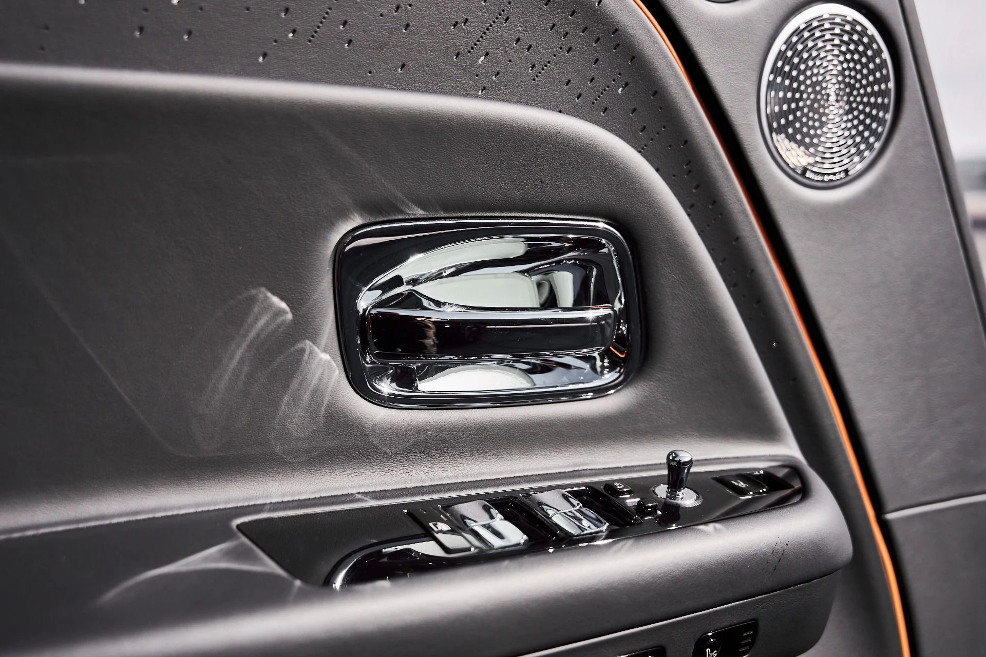 mph028_2870332273_Used_2025_Rolls_Royce_Spectre_Base_1775246516_5dfabbf78e