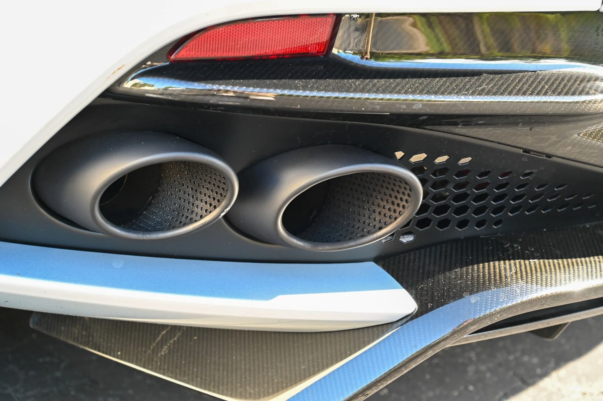 mph028_2885692239_Used_2020_Aston_Martin_DBS_Superleggera_1708981970_734eddc9e2