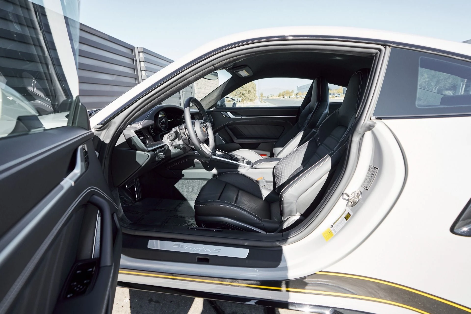 mph028_2885903173_Used_2021_Porsche_911_Turbo_S_1765592947_4cca9ee741