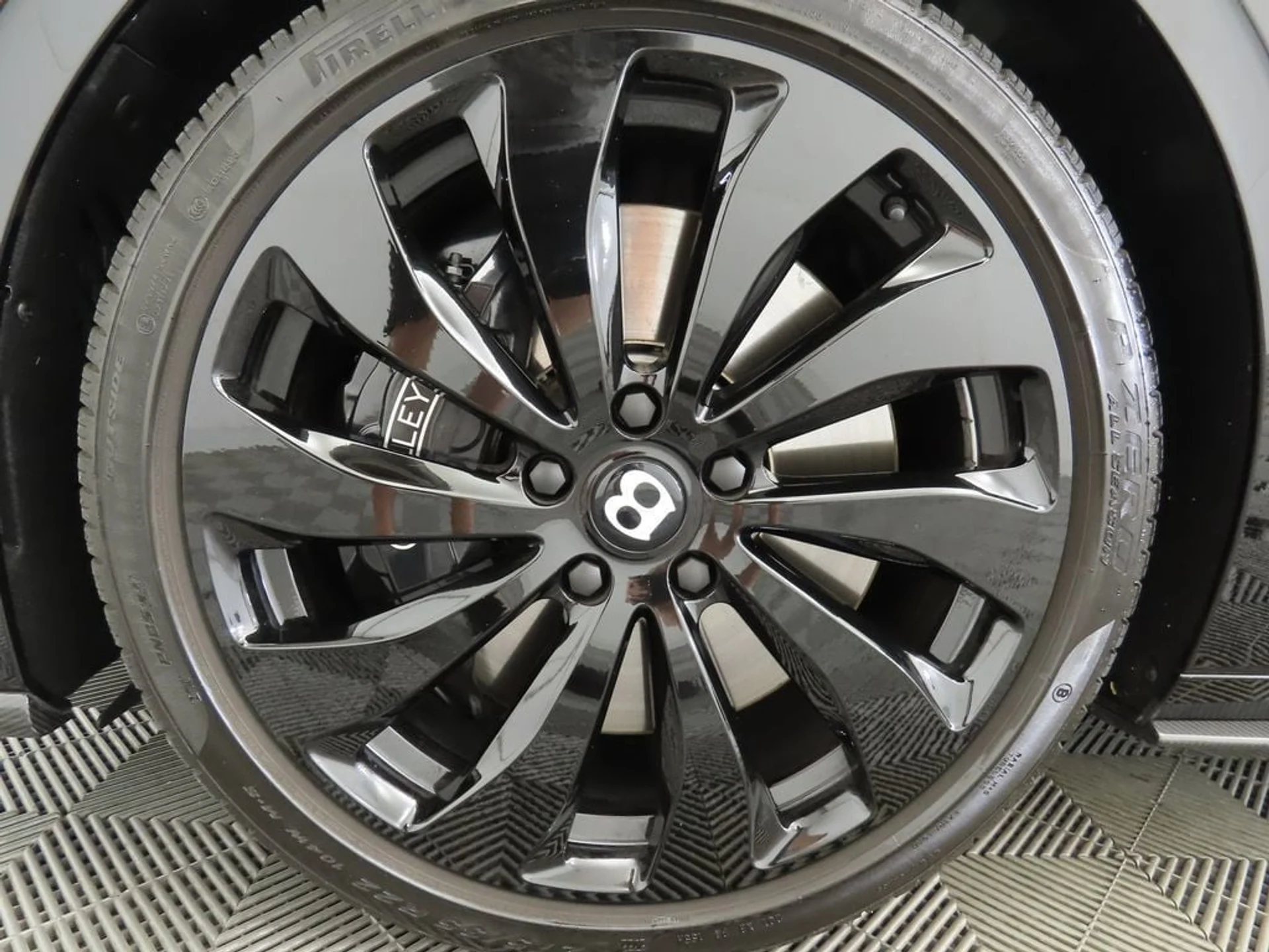 mph028_2887636492_used_2022_bentley_flying_spur_w12sedan_8119_22917099_29_1024_f27b8f1385