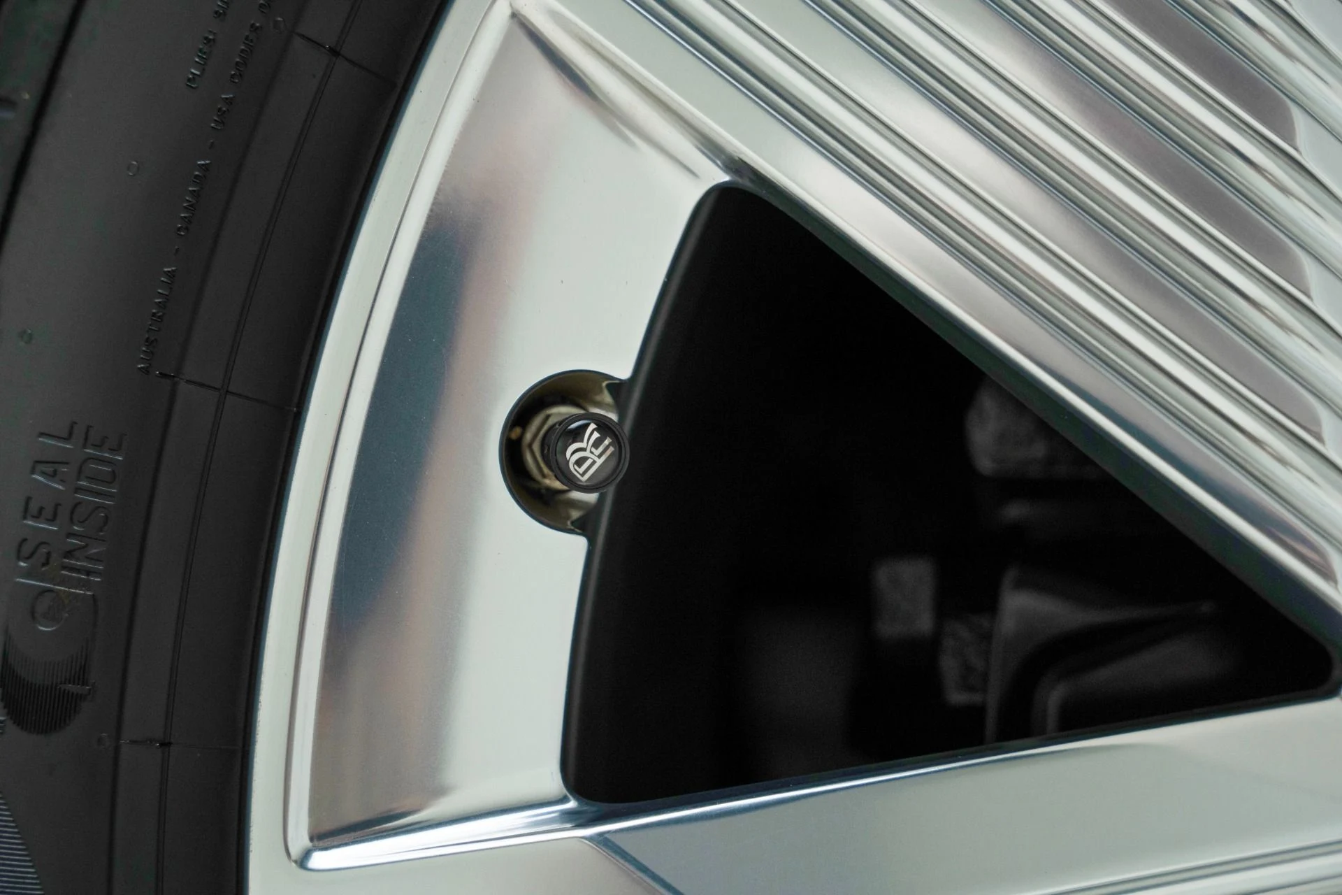 mph028_289110549_Used_2024_Rolls_Royce_Spectre_1781198085_a9208939fb