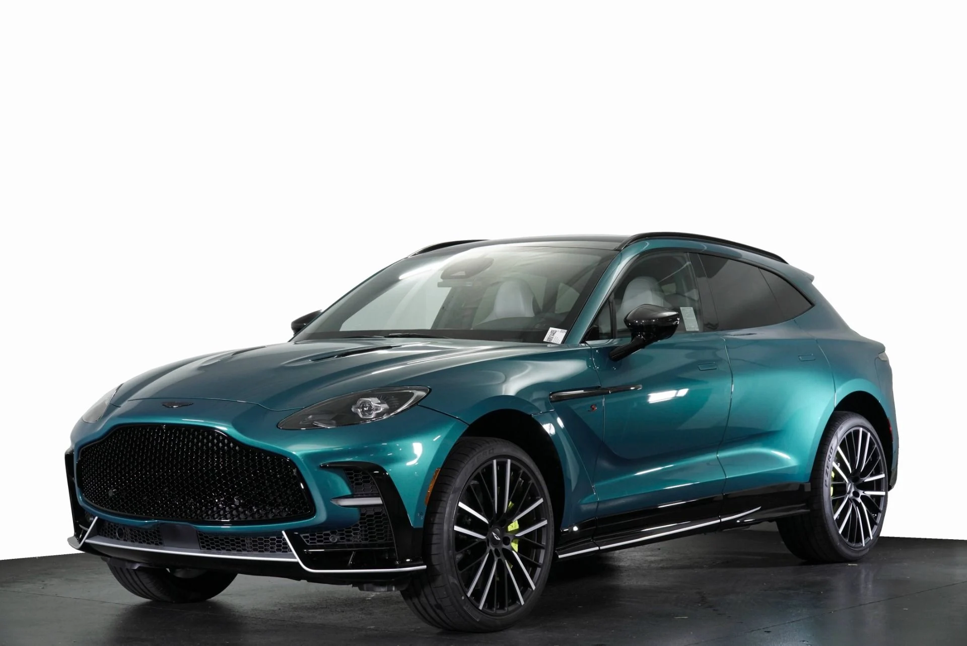 mph028_2893000571_New_2026_Aston_Martin_DBX_S_1768416197_aecfb6aa70