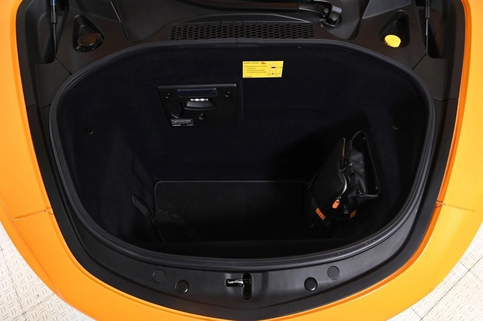 mph028_2906206578_used_2025_mclaren_artura_performance_11350_22911649_28_1024_b80397cab3