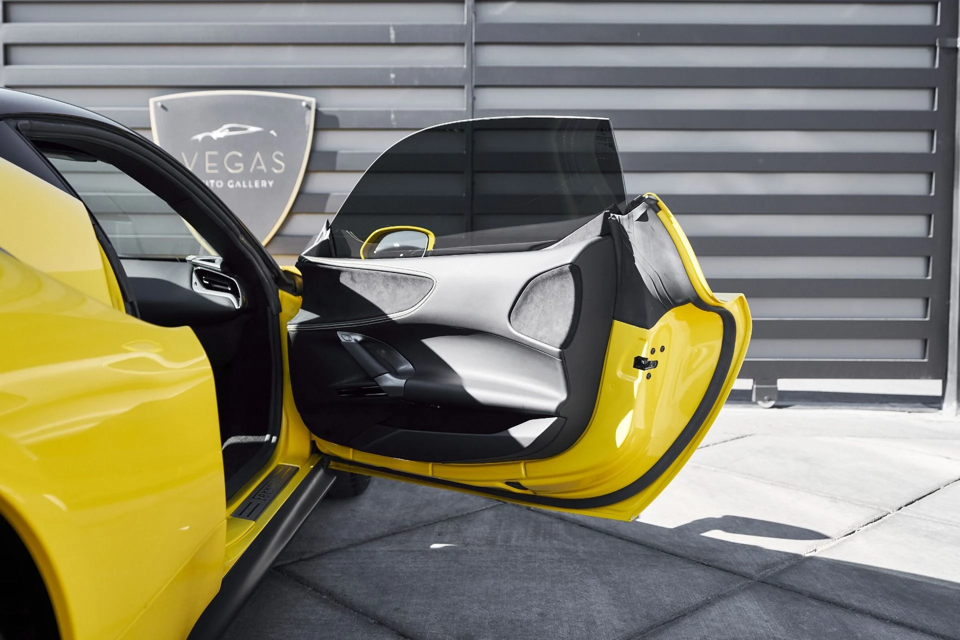 mph028_2907255254_Used_2022_Ferrari_SF_90_Stradale_Base_1762462351_d07691cbee