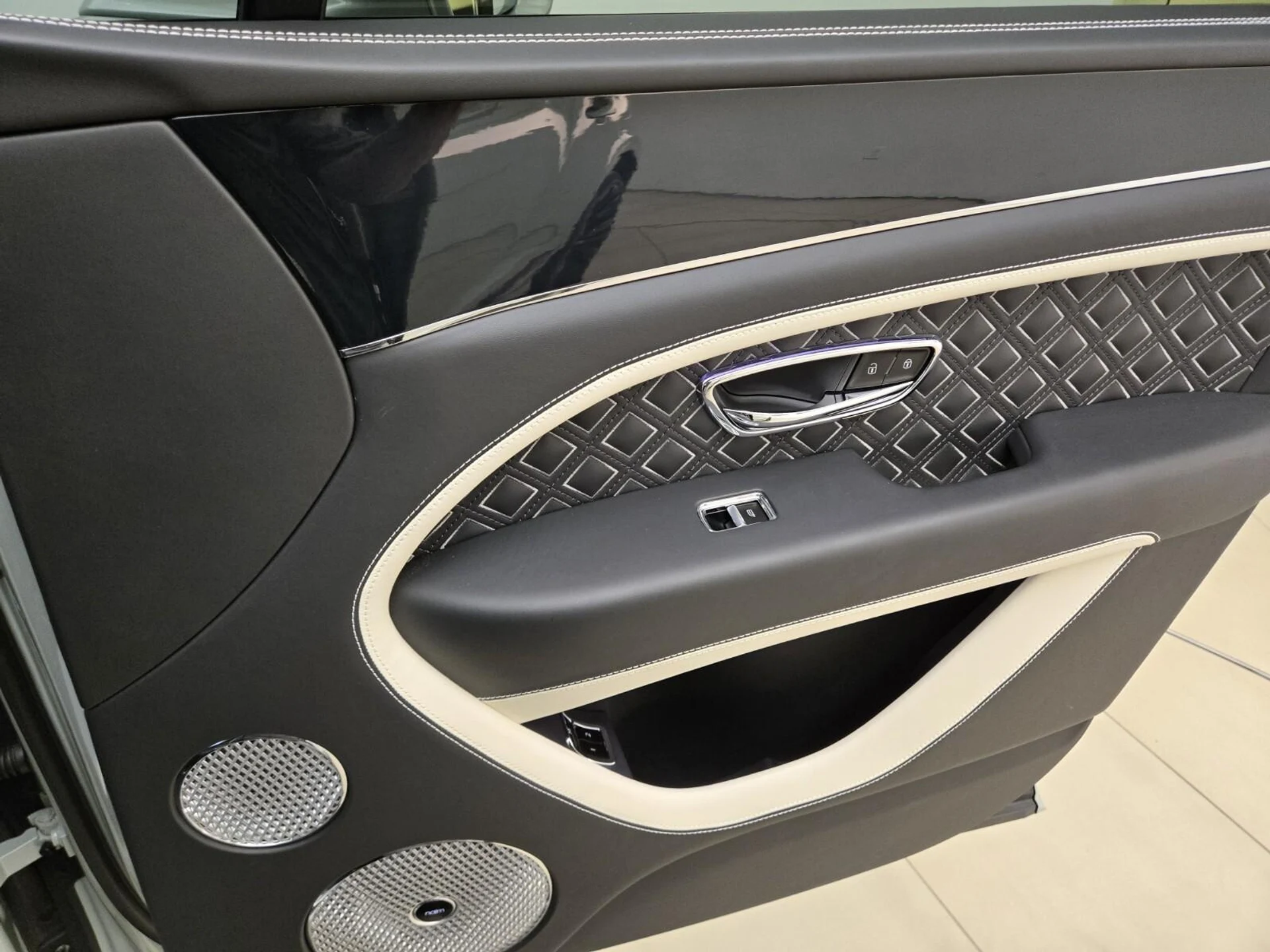 mph028_2913748401_Used_2023_Bentley_Bentayga_Speed_1752991648_73c02a1b08