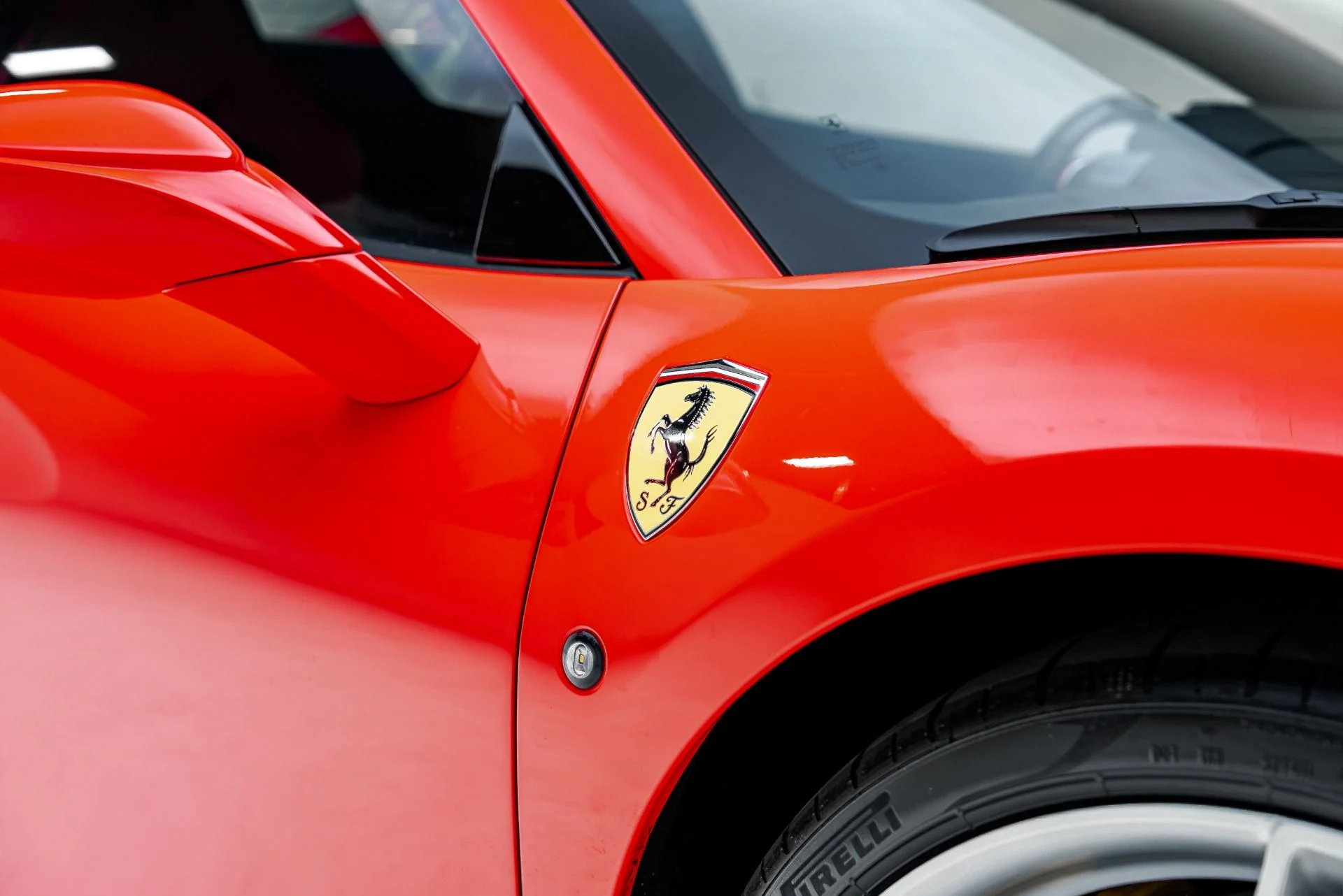 mph028_2921242368_Used_2022_Ferrari_F8_Spider_1788281669_810f2f9950